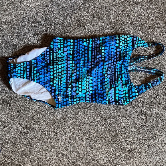 3 x size 8 speedo swimsuits - Picture 6 of 6